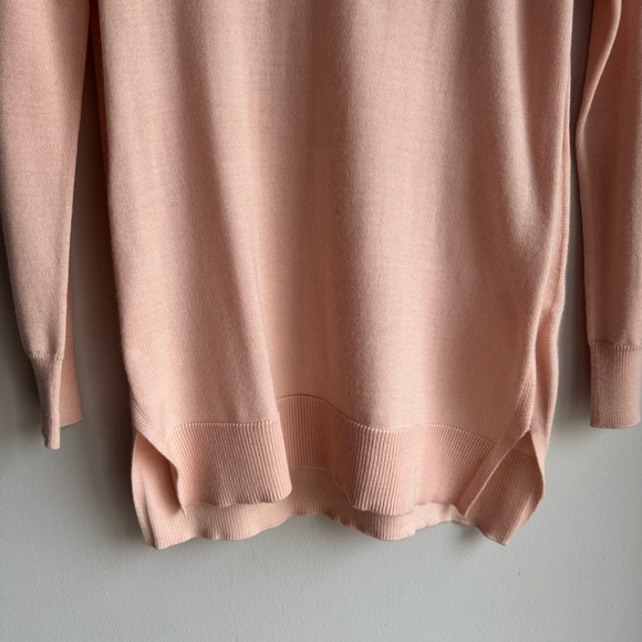 Ann Taylor Merino Wool Blend Lightweight Sweater Sz S Baby Pink V-Neck Preppy - Picture 4 of 12
